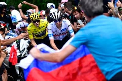 (FOTOGALERIJA) Nova vrhunska predstava Pogačarja in domišljija navijačev, ki nima meja