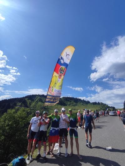 (FOTOGALERIJA) Nova vrhunska predstava Pogačarja in domišljija navijačev, ki nima meja