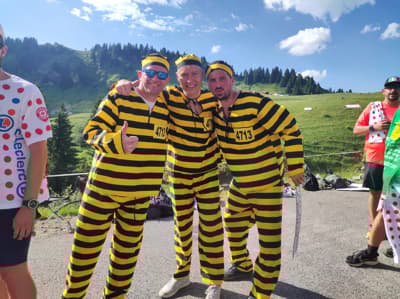 (FOTOGALERIJA) Nova vrhunska predstava Pogačarja in domišljija navijačev, ki nima meja