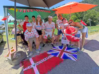 (FOTOGALERIJA) Nova vrhunska predstava Pogačarja in domišljija navijačev, ki nima meja