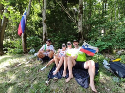 (FOTOGALERIJA) Nova vrhunska predstava Pogačarja in domišljija navijačev, ki nima meja