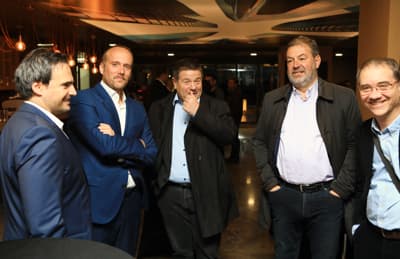Lastniško-uredniško-marketinško-direktorski portret organizatorja, časopisne hiše Večer.