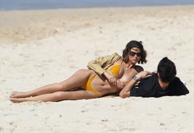 Manekenka je svojo postavo razkazovala v sončnem bikiniju