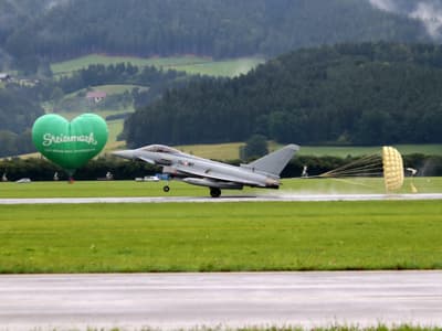 Zaviranje s padalom.