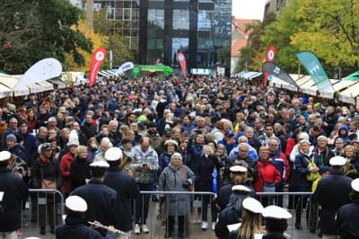 (GALERIJA) Mošta ni več, samo še vino! Takšno je vzdušje na največjem martinovanju v državi