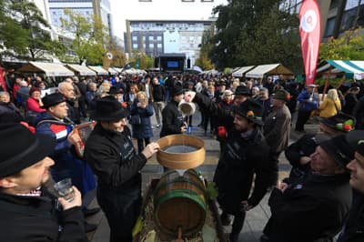 (GALERIJA) Mošta ni več, samo še vino! Takšno je vzdušje na največjem martinovanju v državi