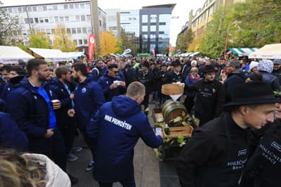 (GALERIJA) Mošta ni več, samo še vino! Takšno je vzdušje na največjem martinovanju v državi
