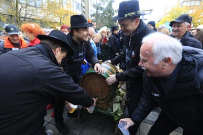 (GALERIJA) Mošta ni več, samo še vino! Takšno je vzdušje na največjem martinovanju v državi