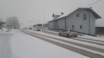 Glavna cesta na Ravnah na Koroškem