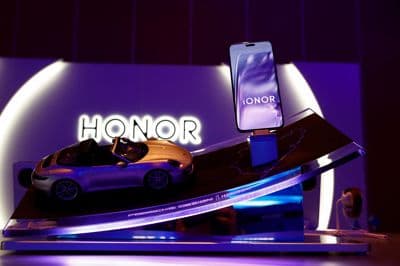 Honor je na MWC objavil Alpha Plan, novo korporativno strategijo za preoblikovanje podjetja iz proizvajalca pametnih telefonov v vodilno globalno podjetje za ekosistem naprav z umetno inteligenco (UI).