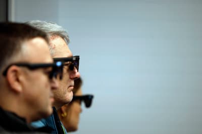 Obiskovalci so na MWC imeli priložnost preizkusiti očala za obogateno resničnost. 