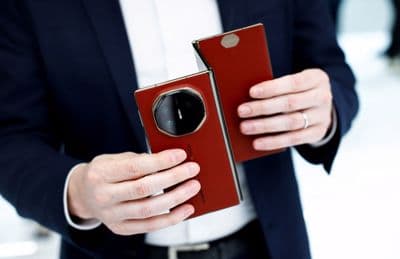 "Nikoli nismo prenehali z inovacijami in nikoli nismo obupali pri prizadevanjih za uresničitev tega, kar je mogoče," je ob prvi predstavitvi mobilnika Huawei Mate XT Ultimate v Šenženu povedal izvršni direktor družbe Richard Yu. 