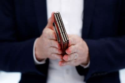 Tudi zložen Huawei Mate XT Ultimate ni predebel. 