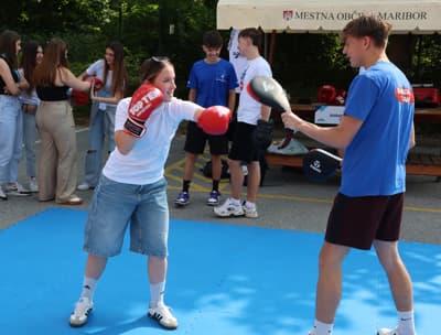 (FOTOGALERIJA) Ko miga več kot tisoč dijakov: V Mariboru eden največjih športnih dogodkov za srednješolce v Sloveniji