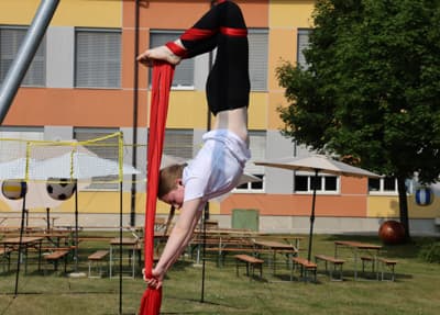 (FOTOGALERIJA) Ko miga več kot tisoč dijakov: V Mariboru eden največjih športnih dogodkov za srednješolce v Sloveniji
