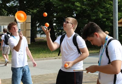 (FOTOGALERIJA) Ko miga več kot tisoč dijakov: V Mariboru eden največjih športnih dogodkov za srednješolce v Sloveniji
