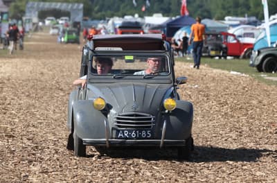 V Postojni so se zbrali spački z vseh koncev sveta