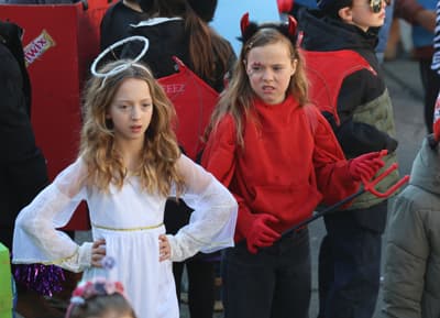 (FOTOGALERIJA) Trg svobode je znova zaživel v pisanih barvah: Barviti metulji, gusarji, pikapolonice, superjunaki ...