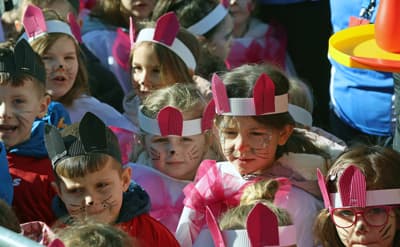 (FOTOGALERIJA) Trg svobode je znova zaživel v pisanih barvah: Barviti metulji, gusarji, pikapolonice, superjunaki ...