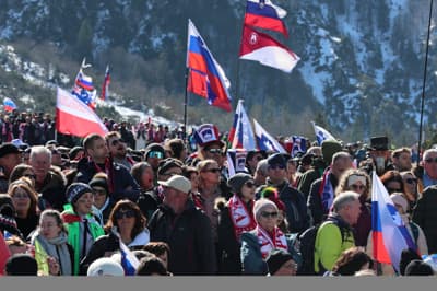 (FOTOGALERIJA) Poglejte, kako je videti razprodana Planica
