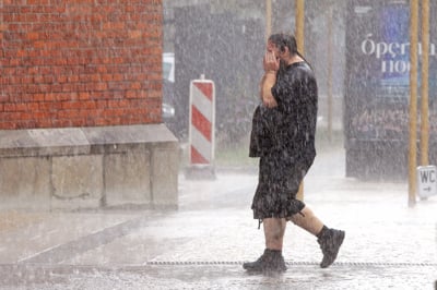 Pozor! Metorologi so za popoldnski in večerni čas razglasili oražno opozorilo zaradi nalivov in neviht