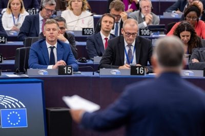 Na Madžarskem omejili mandat predsednika vlade