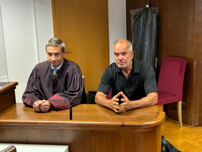 Psihiatra prizadela odpoved z verigo na vratih pisarne