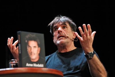 Boleče besede Arneja Hodaliča po izgubi mame: "Skoraj ne mine dan, ko se ne bi spomnil nanjo ali o njej celo sanjal"