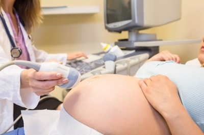 (FOTO) Slovenska pevka pričakuje drugega otroka, pokazala je ultrazvočni posnetek