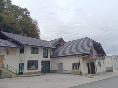 Teš in Osmica: Drago kupili in dali v desetetni brezplačni najem