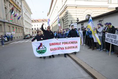 Jutri začetek stavke poklicnih gasilcev