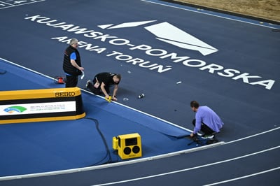 Križi in težave Slovencev: Odpovedan let, prevoz v napačen hotel ...