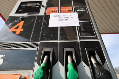 Golob: Če bo treba, bo vlada omejila točenje goriva za tujce