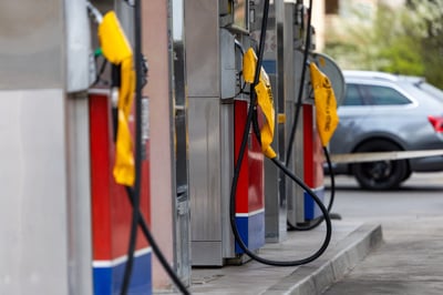 Vlada nad Petrol: Ostri ukrepi zaradi pomanjkanja goriva in sumov kaznivih dejanj