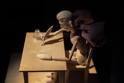 Pred premiero: Ganljiv lutkovni portret Cankarja še v Mariboru