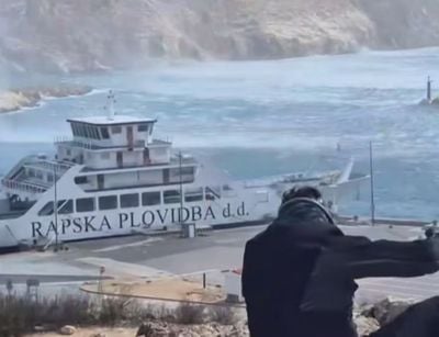 (FOTO in VIDEO) Silovita burja na Pagu uničila hiško za prodajo sira