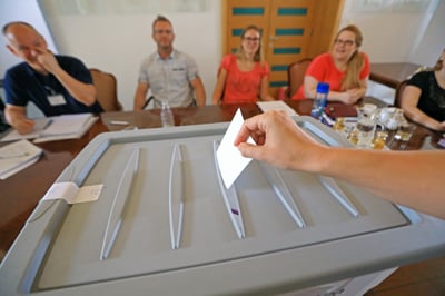 Dean Korošak ali Mitja Slavinec: Kdo bo vodil Univerzo v Mariboru?