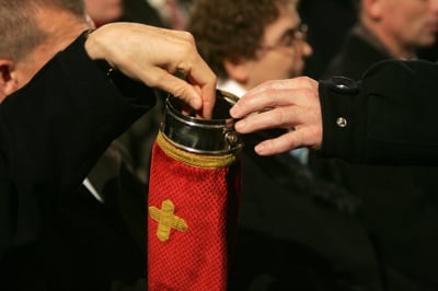 Tudi cerkev se modernizira: Pred veliko nočjo v vse več župnijah tudi plačilo s kartico