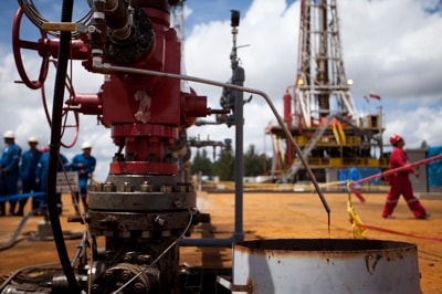 Skupina Opec+ bo maja dodatno pospešila črpanje nafte