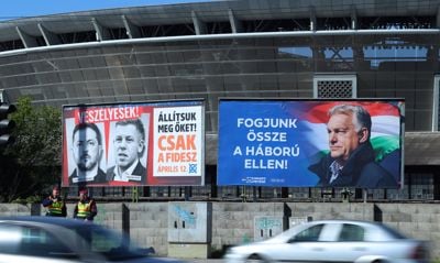 (FOTO) Iz Budimpešte: Magyar še povečal prednost pred Orbanom, a kampanje še ni konec