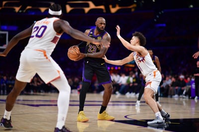 (FOTO) Lakers v drugem polčasu popolnoma strli Phoenix