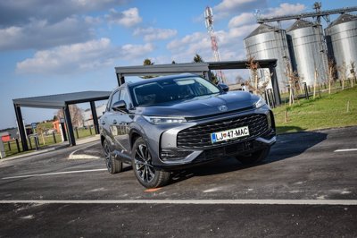 (TEST) Učinkovito udobje: MG HS Hybrid+ Luxury