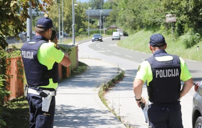 Pijana sreda: Za volanom pod vplivom alkohola, drog in brez vozniškega dovoljenja. Pretiraval tudi voznik e-skiroja