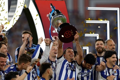 Jan Oblak pred vrati polne vitrine, a zadnja lovorika ostaja zunaj