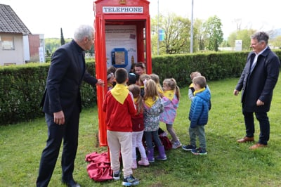 (FOTO) Angleška govorilnica iz Greenwicha spet stoji na Pobrežju