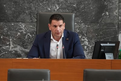 Stevanović v poslanici: Čas je, da interese ljudi postavimo pred politiko