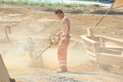 Sindikati opozarjajo: Nevarnega dela in smrtnih primerov vse več