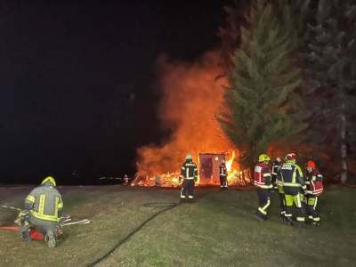 (FOTO) Na Planini pod Šumikom gorel objekt, ogenj se je razširil, škode za okoli 80 tisočakov