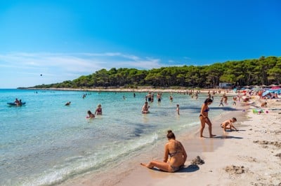 Bitka za ohranitev čudovite hrvaške plaže, ki jo Slovenci obožujejo: "To ni tropska razglednica!"