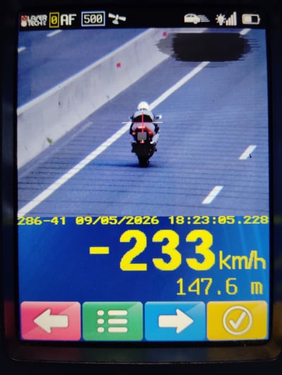 (FOTO) Ujeli so ga na radar: Motorist vozil s hitrostjo prek 230 kilometrov na uro